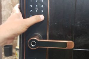 khoa dien tu kassler kl 600 cop app khoa van tay 1