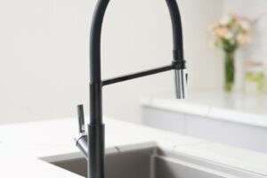 Hình ảnh thực tế vòi rửa bát nóng lạnh Konox Tema Black