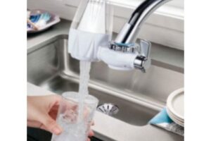Hình ảnh thực tế bộ lọc nước thông minh lắp tại vòi BossEU BS150L