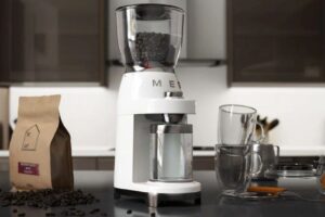 Máy xay cafe Smeg CGF01WHEU White