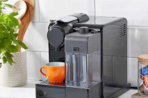 Ảnh thực tế máy pha cafe viên nén DeLonghi EN560.B Lattissima Touch