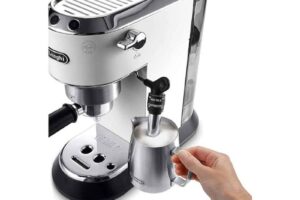 Hình ảnh máy pha cafe thủ công DeLonghi EC685W Dedica Style